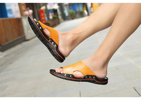 Chinelo de Couro Ortopédico com Sola Antiderrapante